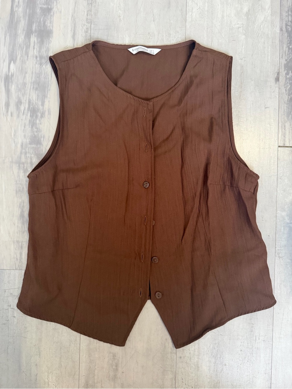 stradivarius Sleeveless Button-Front Top in Chocolate Brown